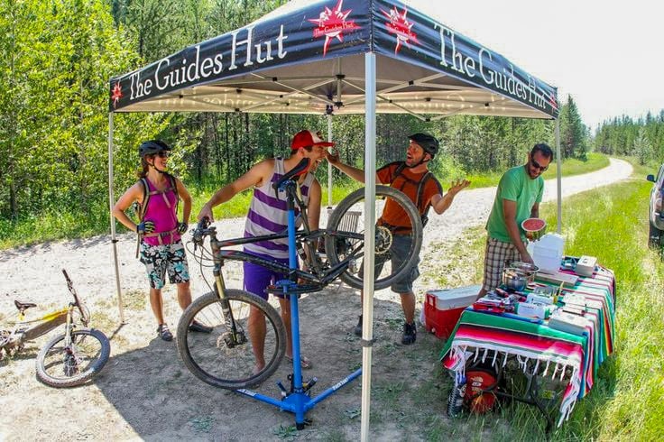 the-guides-hut-tent.jpg