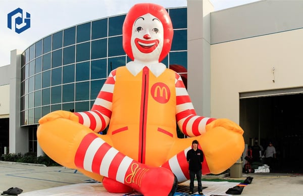 25-foot-ronald-mc-donald-in-parking-lot.jpg