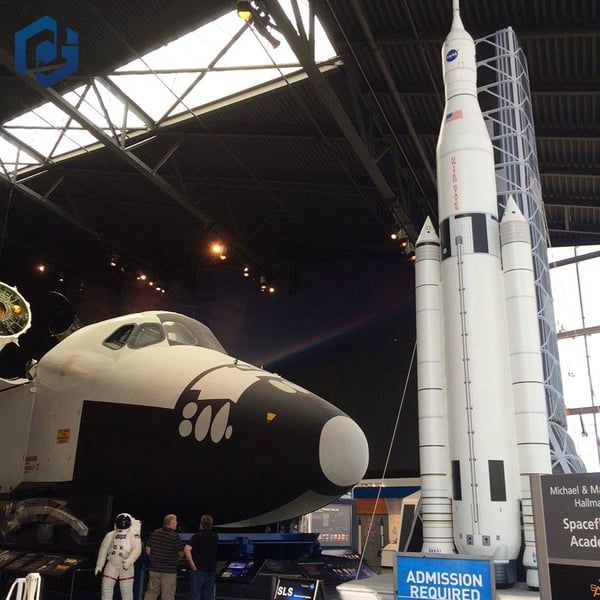 inflatable-space-shuttle-in-museum-cool.jpg
