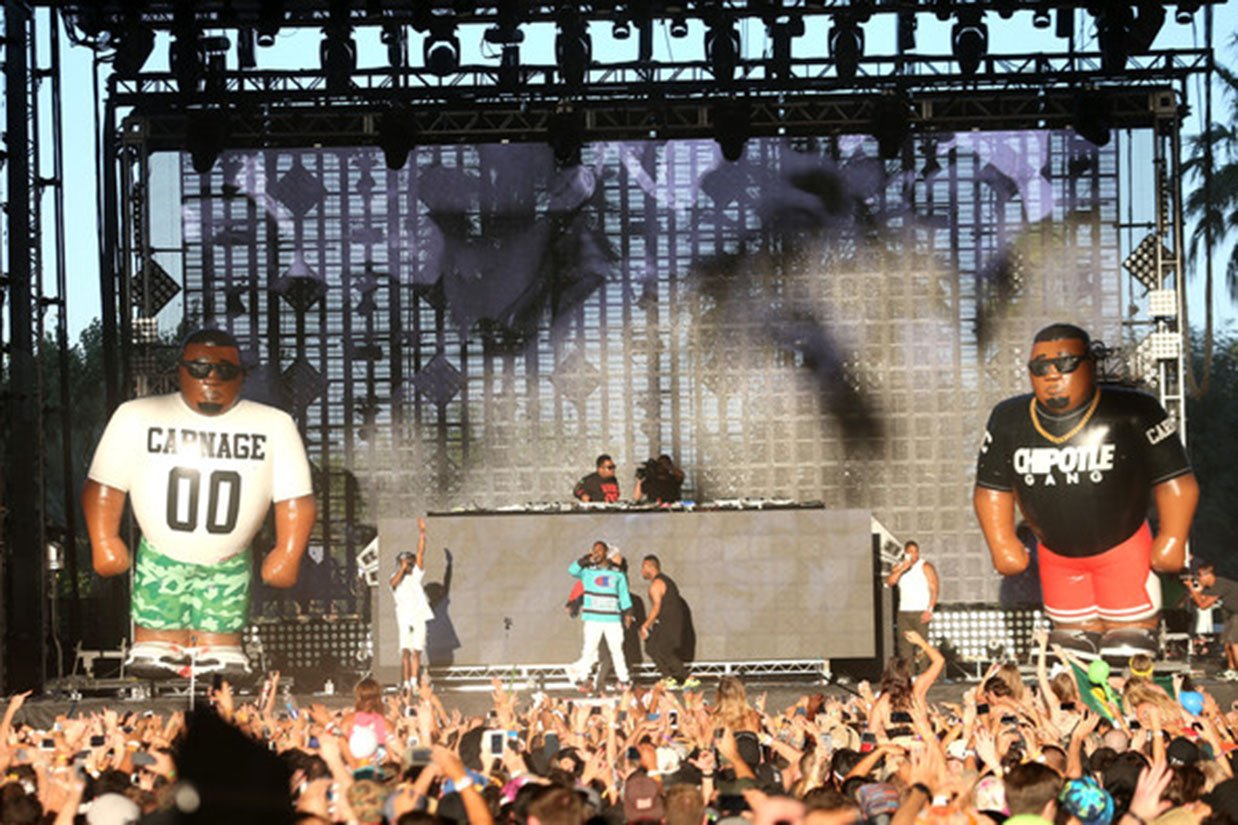inflatable-stage-prop-wide-shot