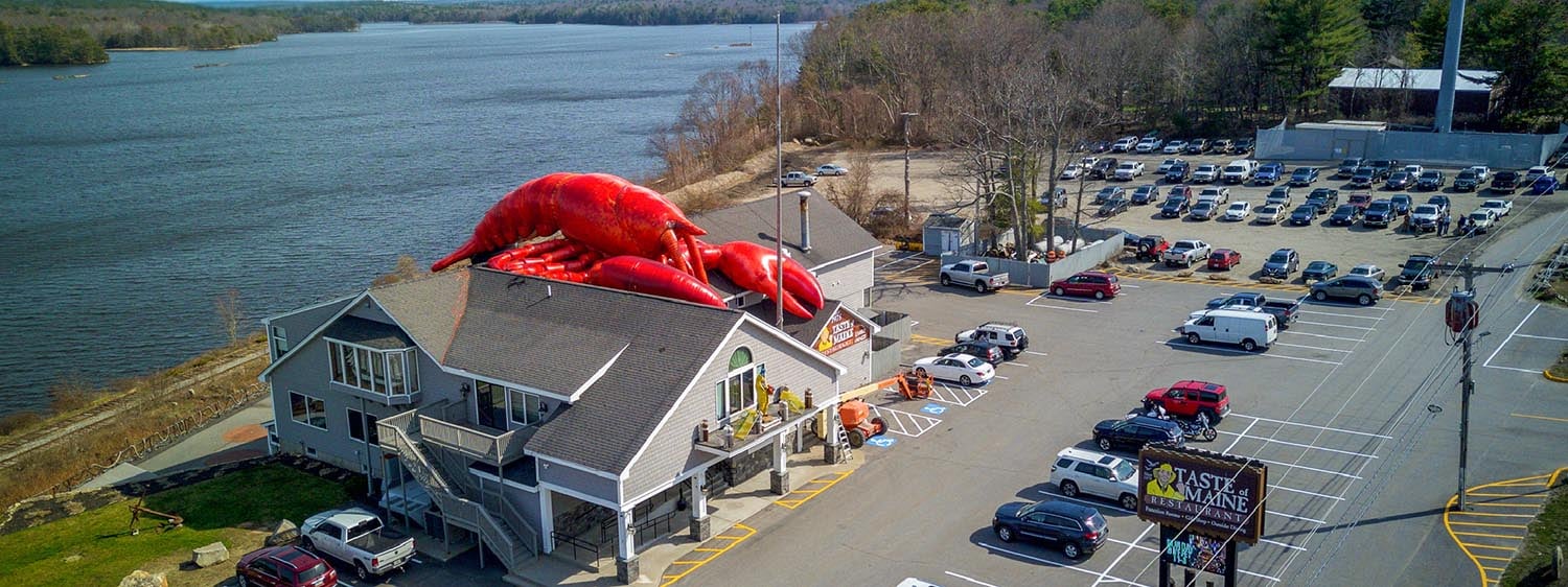 Inflatable lobster on top of Taste of Maine's Restaurant