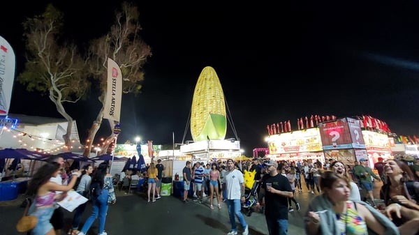inflatable-corn-booth