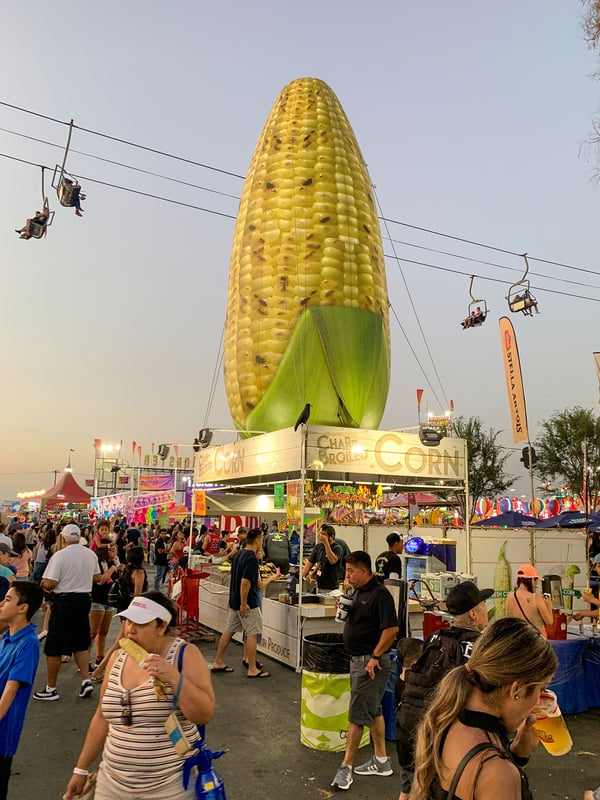 inflatable-corn-replica