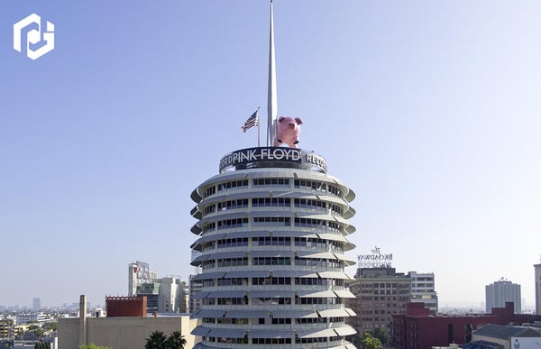 inflatable-animals-pig-on-top-of-capitol-records