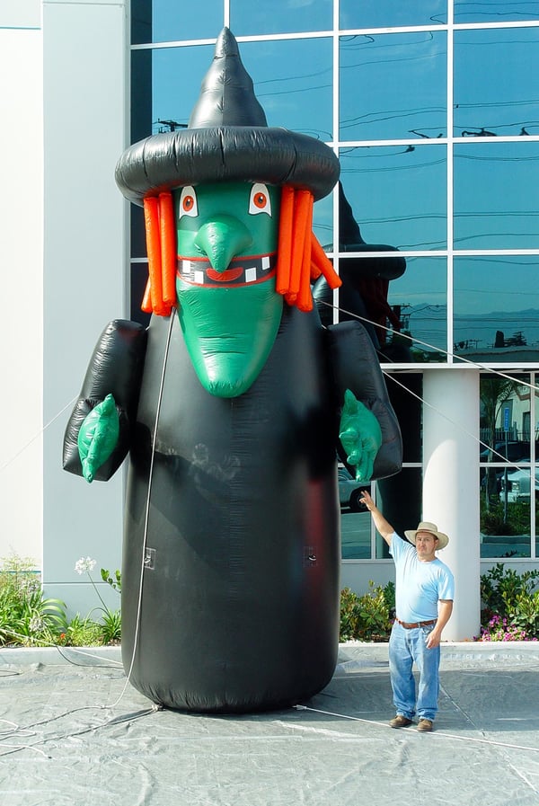 large-green-witch-15-foot